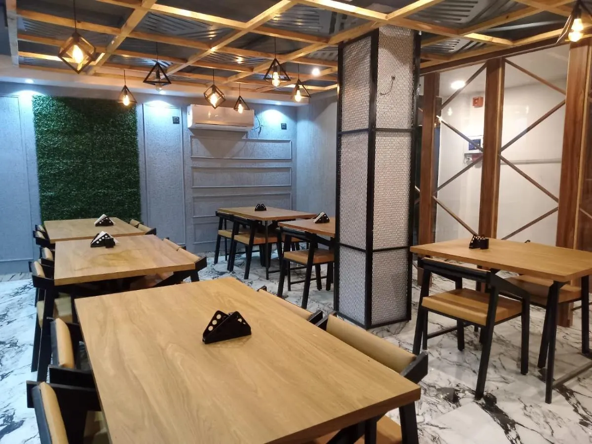 The Seven'S Hotel Varanasi 2*,