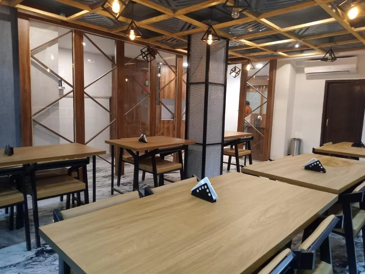 The Seven'S Hotel Varanasi